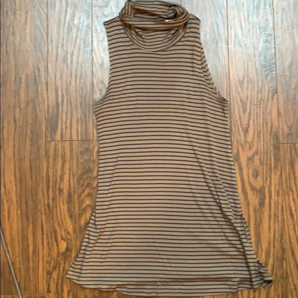 Sleeveless turtleneck tunic - Picture 1 of 3